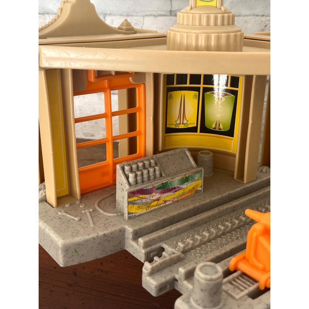2008 Fisher-Price GeoTrax Disney‎ Pixar Cars Ramone's Body Art Playset - Picture 2 of 7